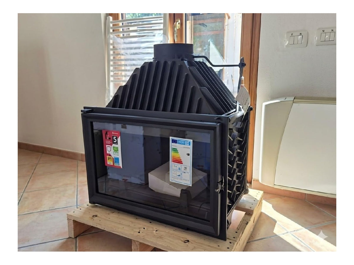 Insert bois 18kW fonte epaisse sortie superieure air primaire reglable